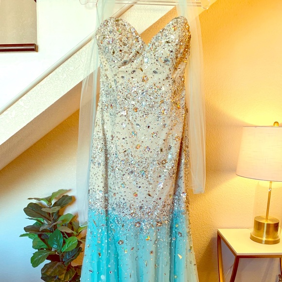 bicici&coty Dresses & Skirts - Formal Gown